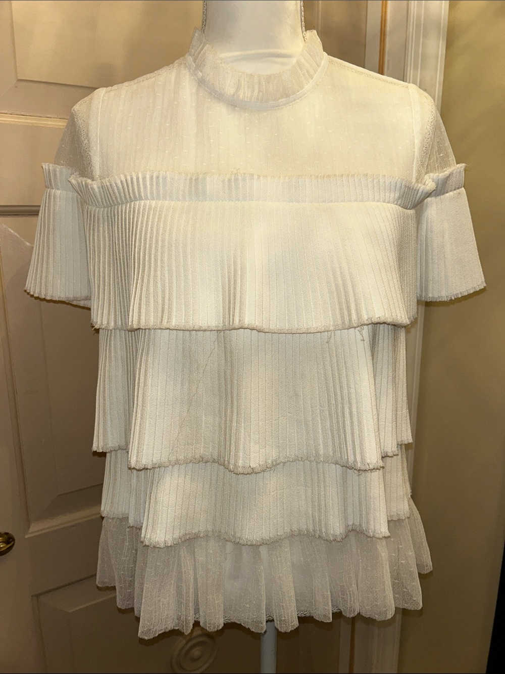 STUNNING RARE! ALEXIS sz M White Sheer Ruffled Neck tiered Blouse